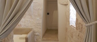 Trullo Camastra: détendez-vous parmi les oliviers et la piscine privée