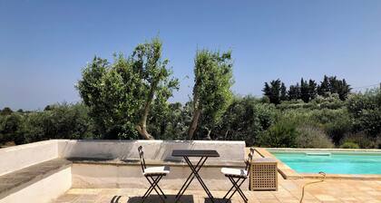 Trullo Camastra: Entspannen Sie zwischen Olivenbäumen und privatem Swimmingpool