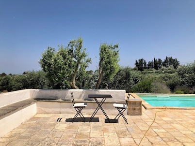 Trullo Camastra: relájese entre olivos y piscina privada