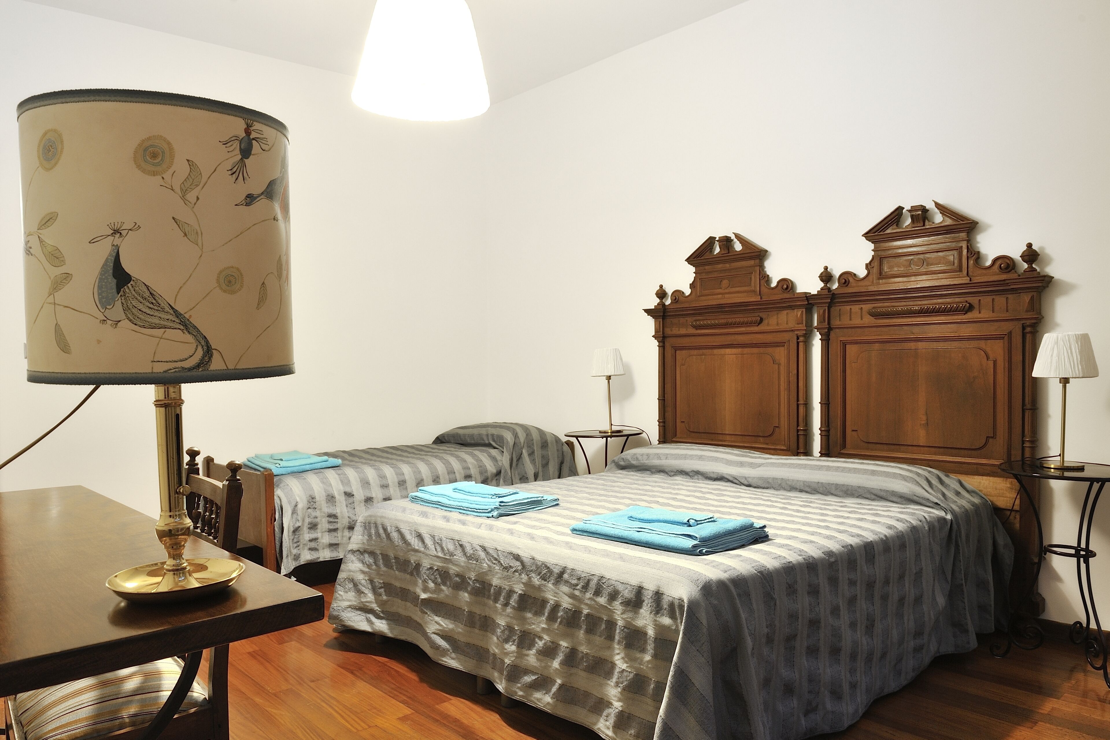 The White Villa: magnificent hillside villa with garden