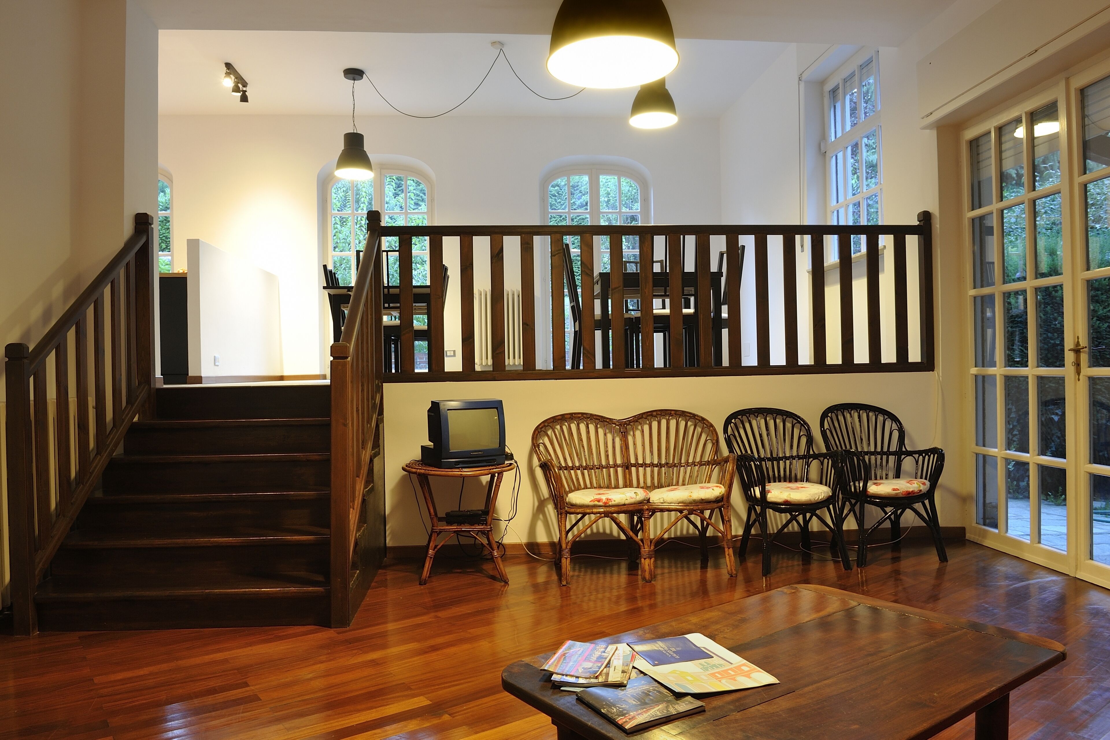 The White Villa: magnificent hillside villa with garden