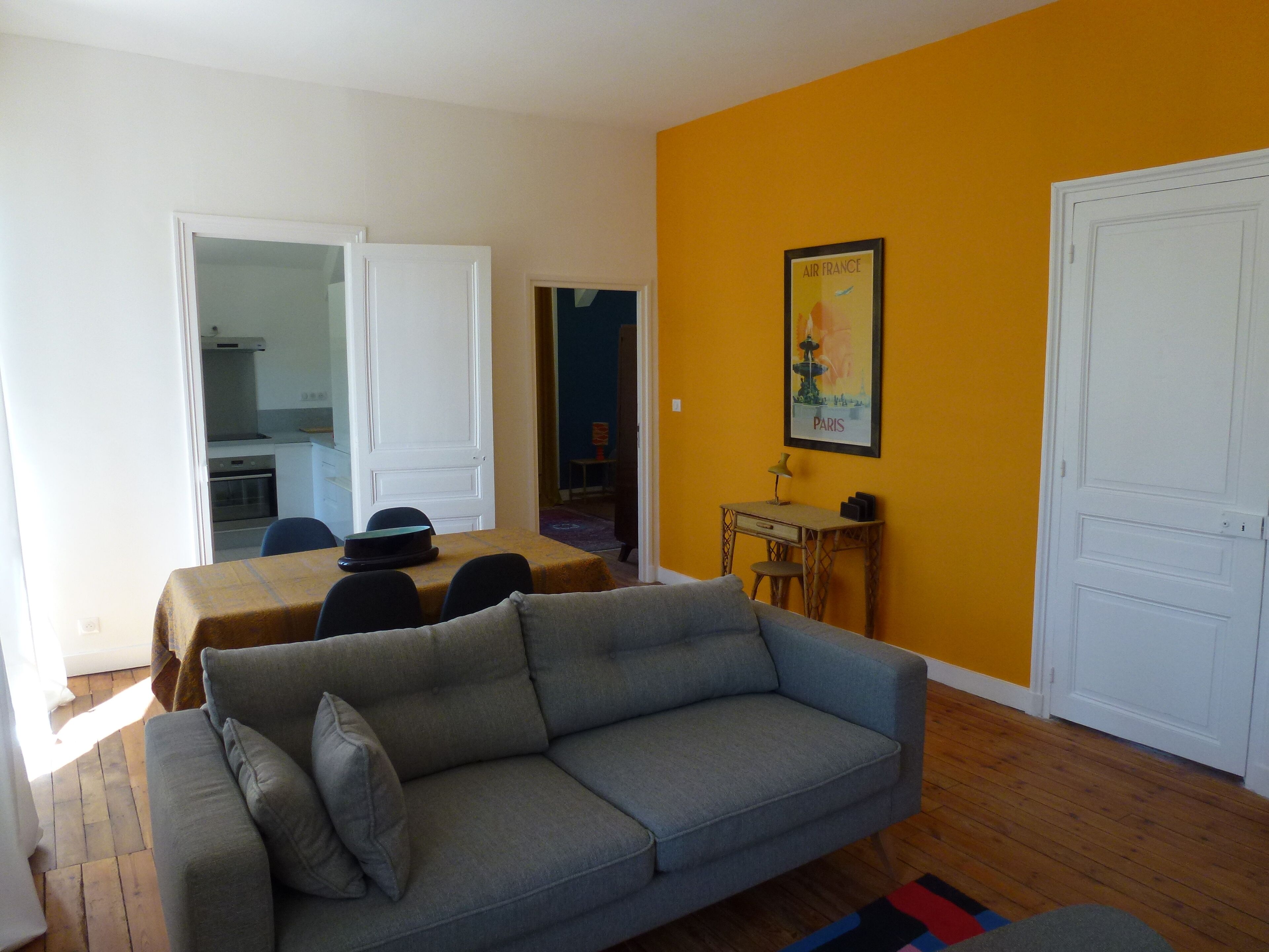 Independent apartment in exceptional house, large park