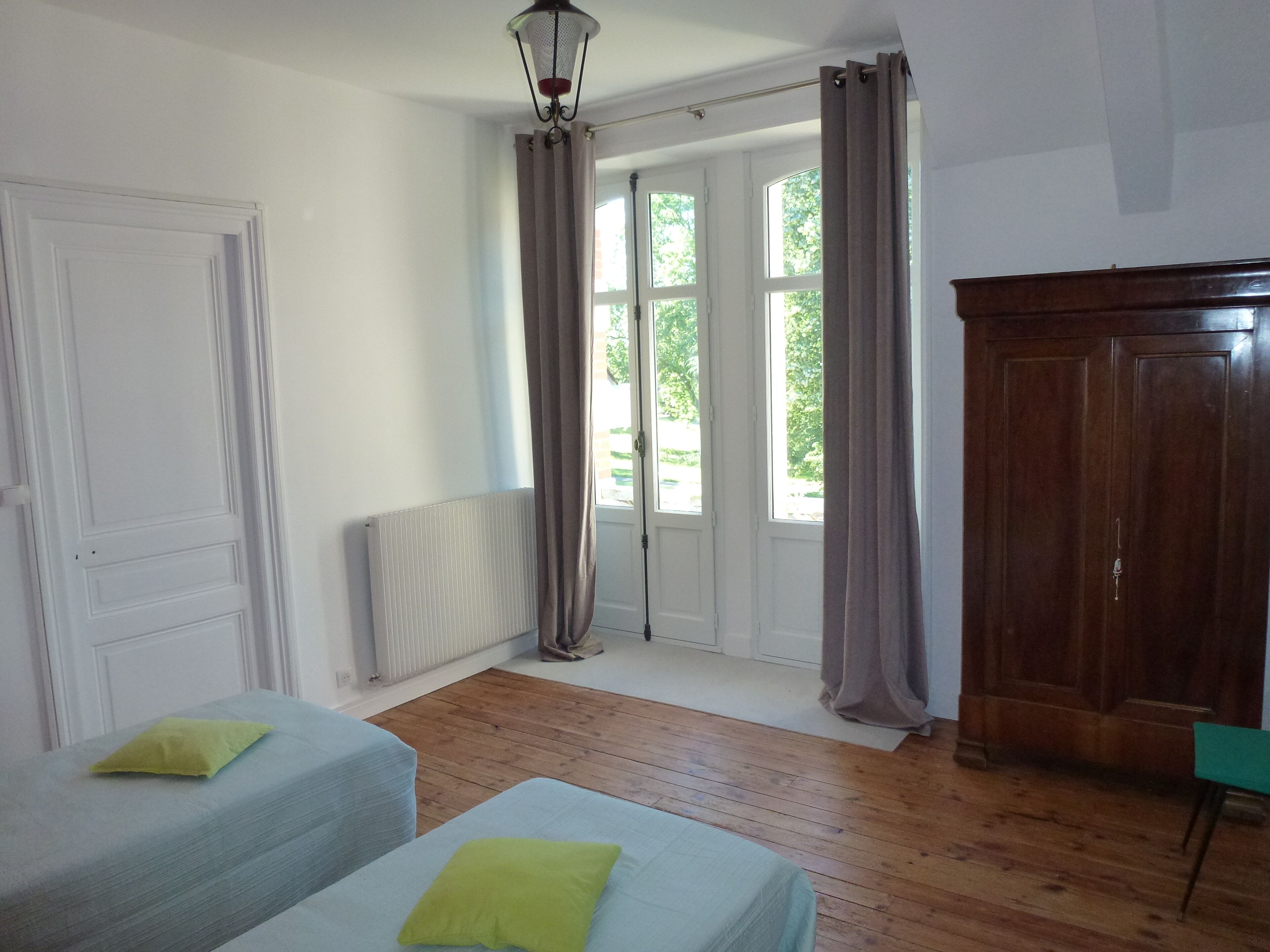 Independent apartment in exceptional house, large park