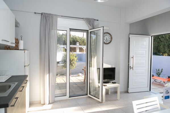 Réfrigérateur, four, plaque de cuisson, cafetière/bouilloire