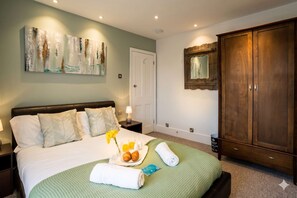3 habitaciones, tabla de planchar con plancha, wifi y ropa de cama