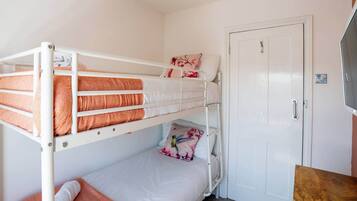 3 chambres, fer et planche à repasser, Wi-Fi, draps fournis