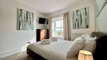 3 chambres, fer et planche à repasser, Wi-Fi, draps fournis