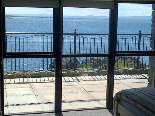 The Fort:Panoramic Views  Lough Foyle  Private Gated Terrace/Wifi/Netflix/Baby