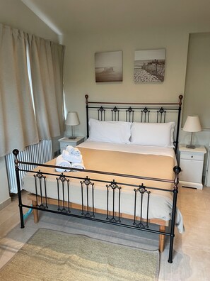 3 bedrooms, in-room safe, iron/ironing board, free WiFi