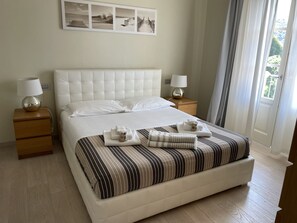 3 chambres, coffres-forts dans les chambres, fer et planche à repasser