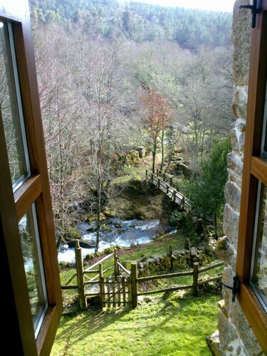 Ourense: Village talo joen vieressä