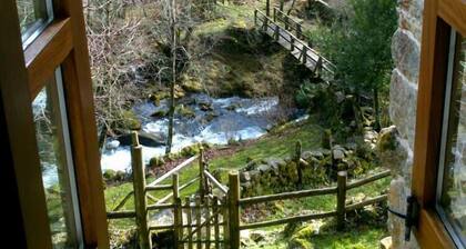 Ourense: Village talo joen vieressä