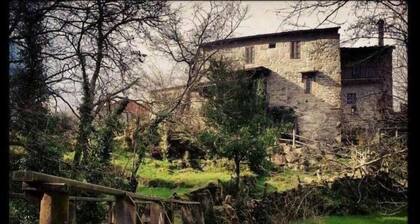Ourense: Village talo joen vieressä