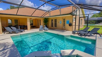 Piscine extérieure, piscine chauffée