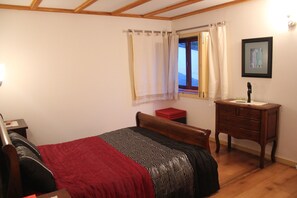 4 chambres, fer et planche à repasser, Wi-Fi, draps fournis