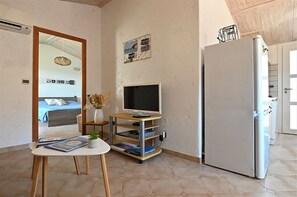 1 bedroom, iron/ironing board, travel cot, free WiFi