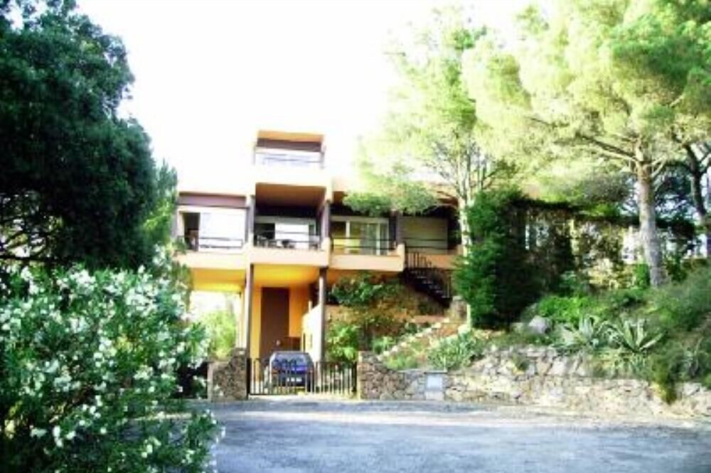 Very spacious and great location - OFFER! Unbeatable price