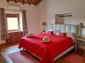 3 chambres, fer et planche à repasser, Wi-Fi, literie fournie