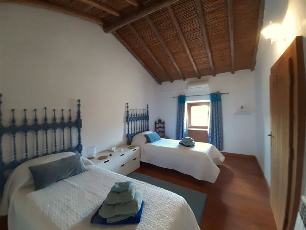 3 chambres, fer et planche à repasser, Wi-Fi, draps fournis