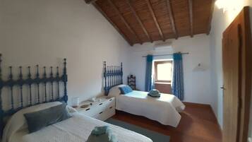 3 chambres, fer et planche Ă repasser, Wi-Fi, draps fournis