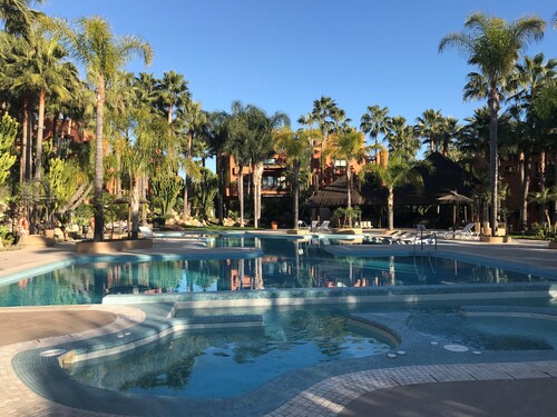 La Alzambra Luxury 5*  Apartment - Modern Pool - Near Golf & Puerto Banus Port 