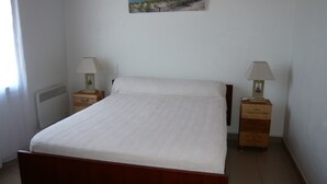 4 chambres, fer et planche à repasser, draps fournis