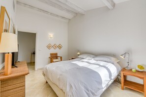 4 Schlafzimmer, Zimmersafe, Schreibtisch, Bügeleisen/Bügelbrett