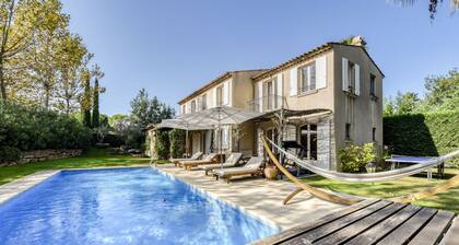 Charming Villa in a guarded estate, beautiful private pool