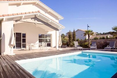Contemporary villa between the beaches and the city ranked 5 stars
