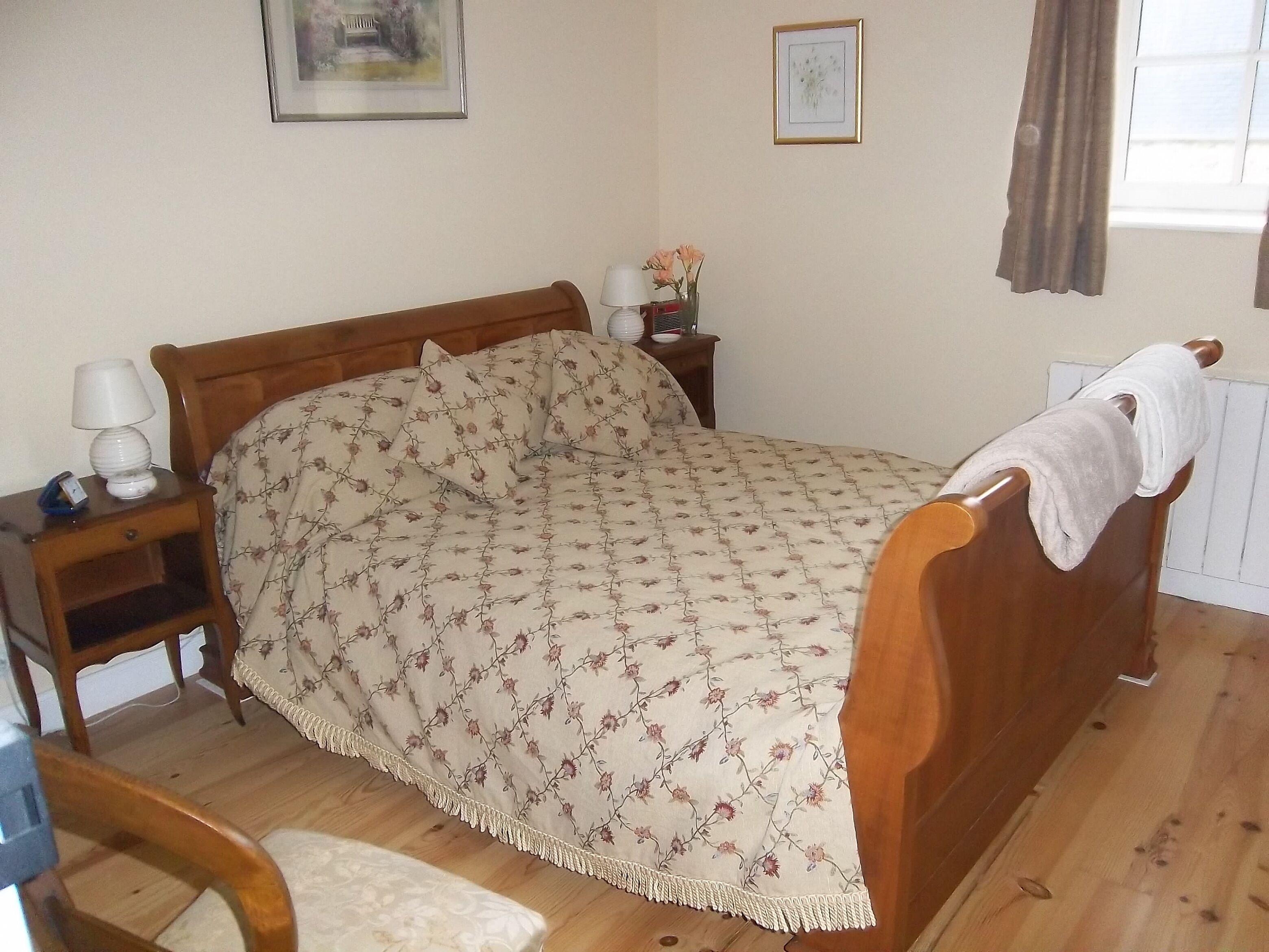 2 habitaciones, escritorio, tabla de planchar con plancha y wifi gratis 