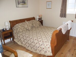 2 Schlafzimmer, Schreibtisch, Bügeleisen/Bügelbrett, kostenloses WLAN