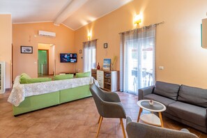 TV, DVD player, books, stereo