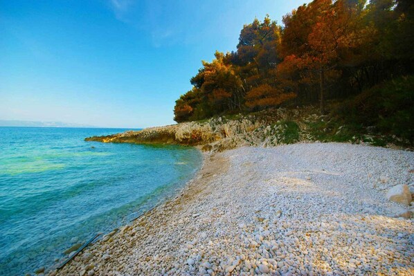 Beach nearby, sun-loungers, beach towels