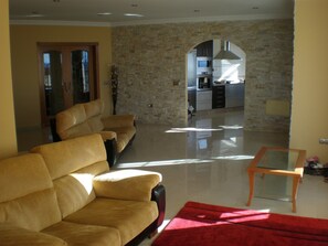 Smart TV, DVD player, books