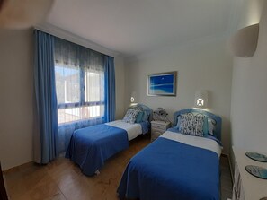 3 slaapkamers, een kluis op de kamer, een bureau