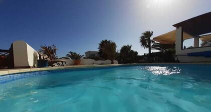 Tranquil setting, sea view, heated pool & Hot Tub, sub-tropical garden.