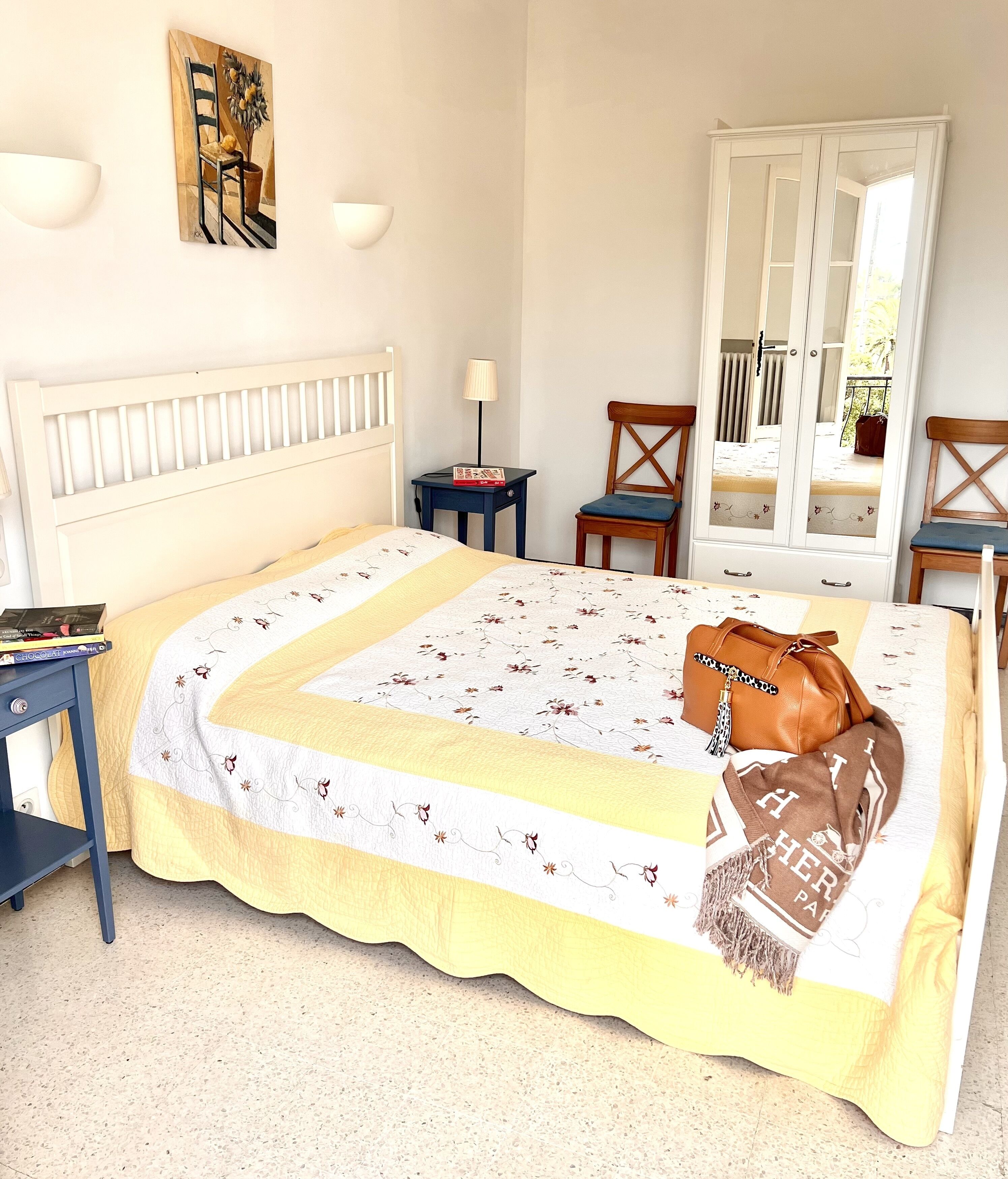 6 slaapkamers, een strijkplank/strijkijzer, wifi, beddengoed