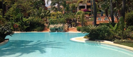 Piscina all'aperto, una piscina riscaldata
