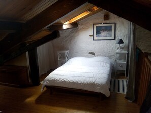 2 Schlafzimmer, Reisekinderbett