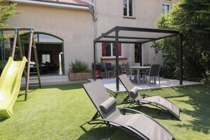 تناول الطعام بالخارج