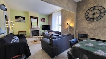 TV, fireplace, DVD player, table football