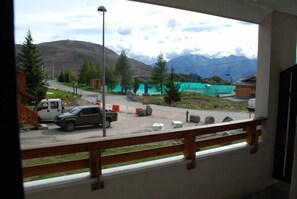 Property grounds - Comfortable accommodation at the foot of the slopes, south-facing, shops, quiet location (Huez)