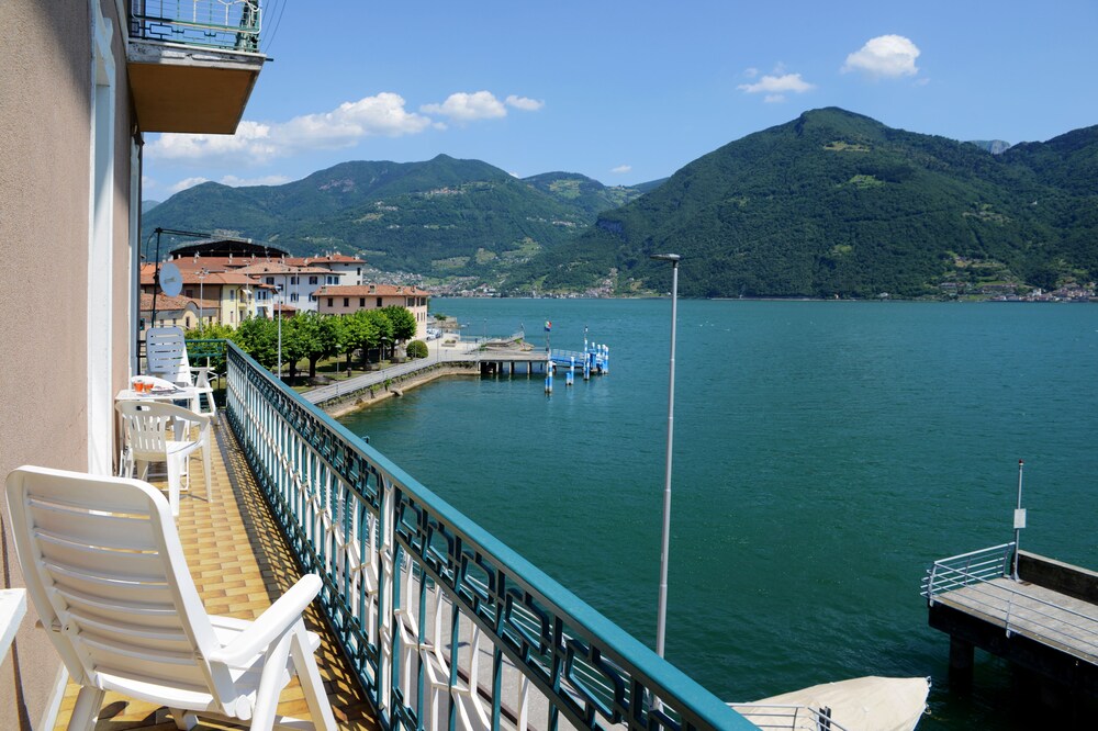 Directly on the iseo lake with breathtaking views