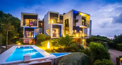 Schöne Villa mit Panoramablick auf das Meer