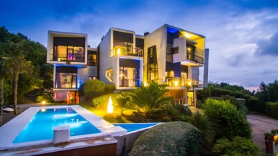 Beautiful villa with panoramic views of the sea Amezti 58