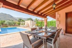 تناول الطعام بالخارج