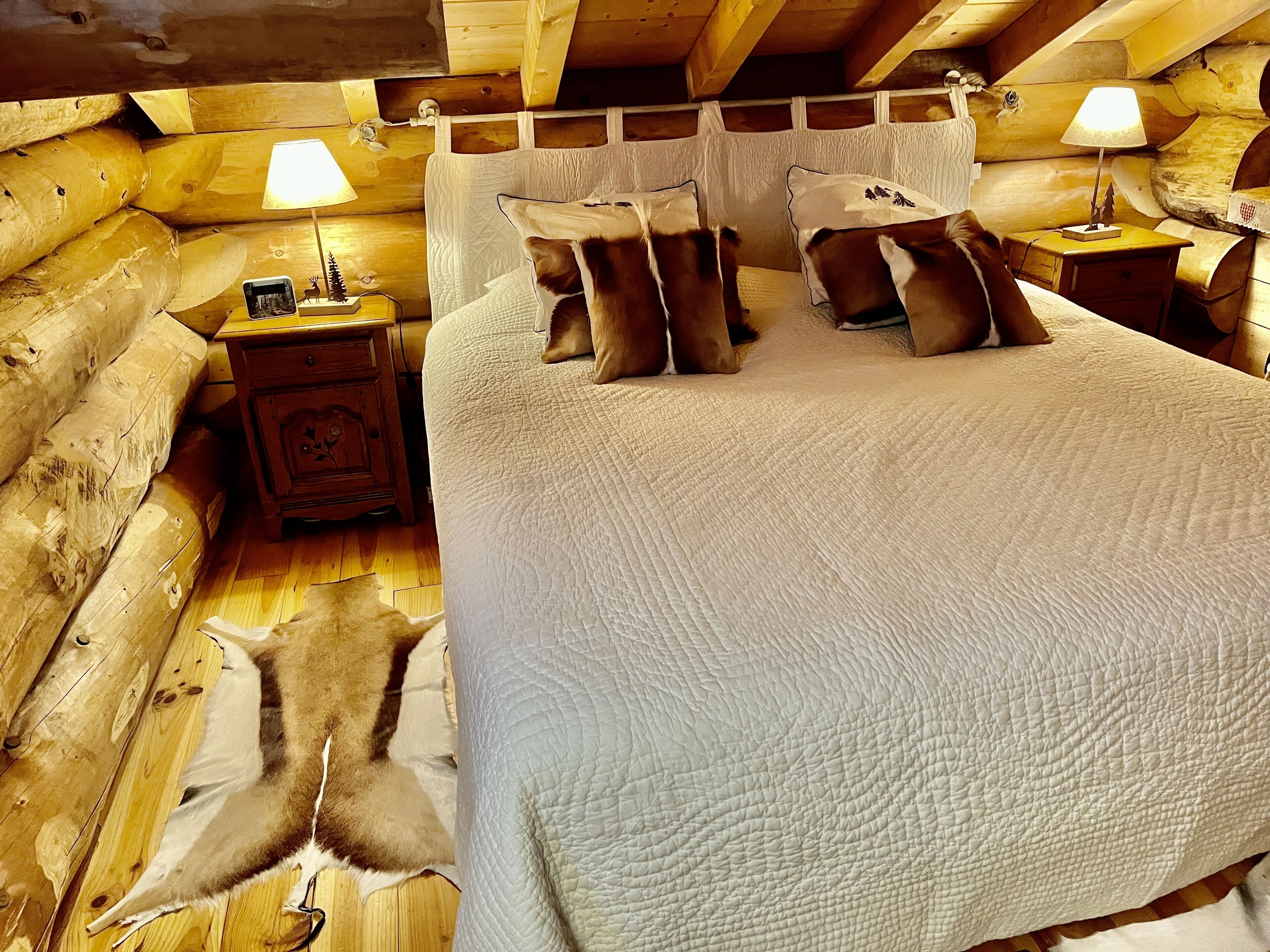 4 dormitorios, tabla de planchar con plancha, cuna de viaje