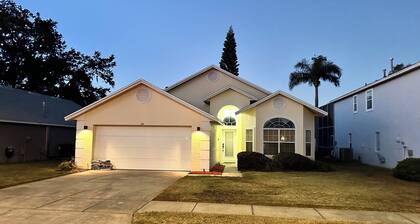 Private Villa With A Large Private Pool And Spa, 15 mins from Disney