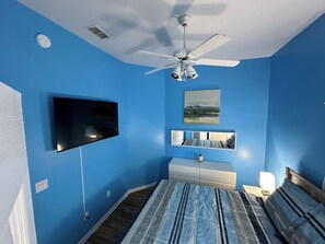 4 室のベッドルーム、セーフティボックス (室内)、アイロン / アイロン台、旅行用ベビーベッド