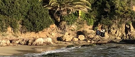 Plage à proximité, chaises longues